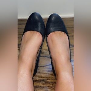 Bass black leather wedge close-toed dress shoe, size 7.5